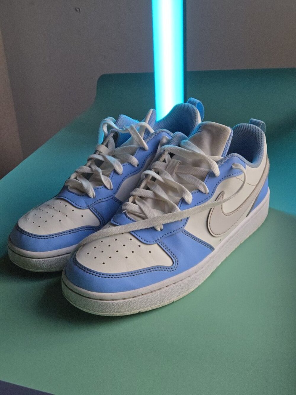 Nike  Boy’s White & Light Blue Sneakers – Size 7Y